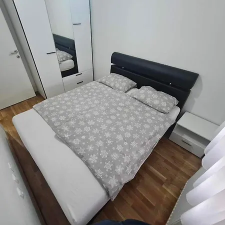Centar 2 Ντόμποϊ